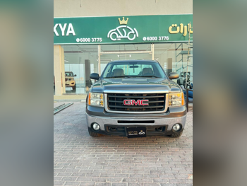 GMC  Sierra  SLE  2010  Automatic  262,000 Km  8 Cylinder  Four Wheel Drive (4WD)  Pick Up  Gold