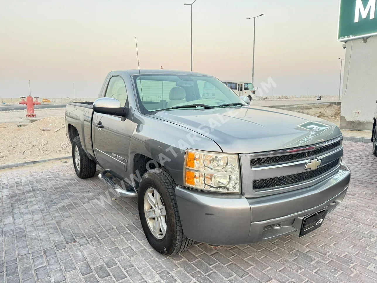Chevrolet  Silverado  LT  2008  Automatic  400,000 Km  8 Cylinder  Four Wheel Drive (4WD)  Pick Up  Gray