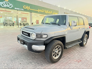 تويوتا إف جي كروزر تي ار دي 2013 اوتوماتيك 360,000 كم 6 سلندر دفع رباعي اس يو في فضي