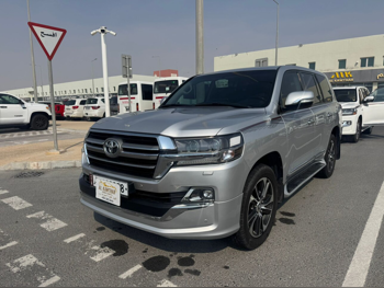 Toyota  Land Cruiser  GXR- Grand Touring  2019  Automatic  199,000 Km  8 Cylinder  Four Wheel Drive (4WD)  SUV  Silver