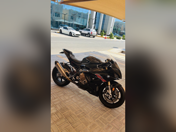 بي ام دبليو اس1000 ار ار - 2022 - اللون اسود - الضمان