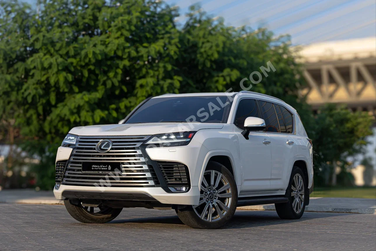 لكزس ال اكس 600 في اي بي 2022 اوتوماتيك 16,000 كم 6 سلندر دفع رباعي اس يو في أبيض تحت الضمان