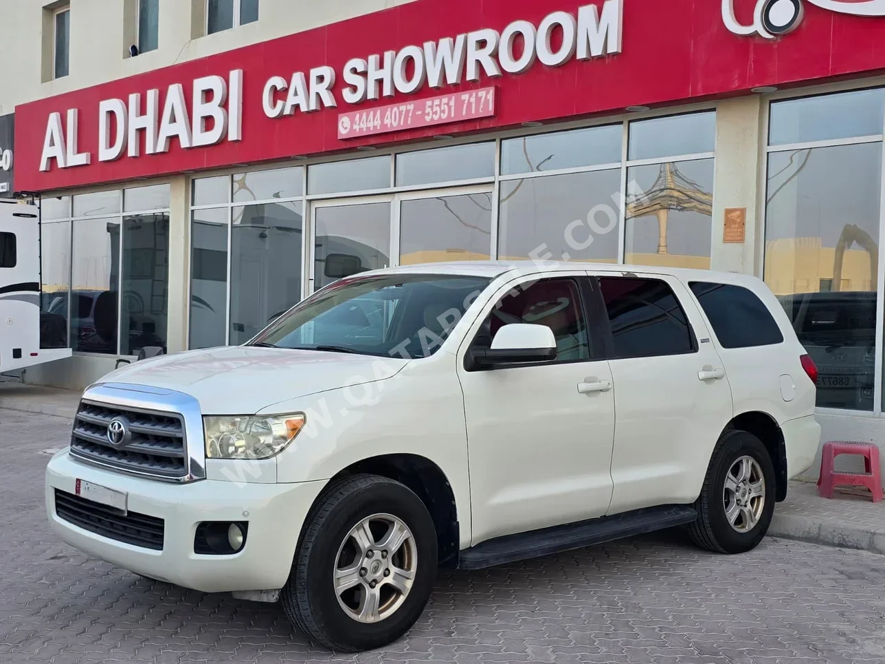 Toyota  Sequoia  2015  Automatic  359,000 Km  8 Cylinder  Four Wheel Drive (4WD)  SUV  White