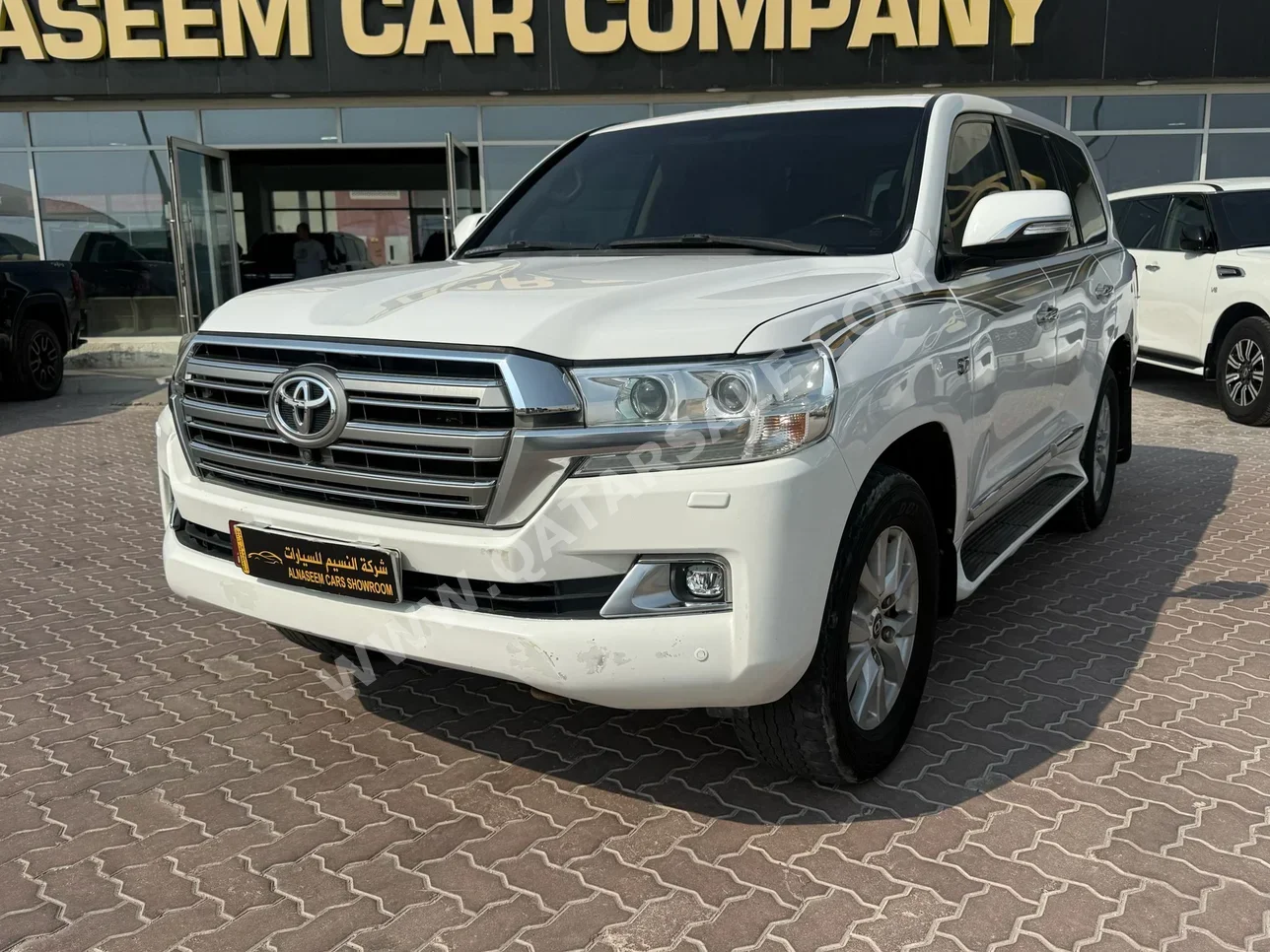 Toyota  Land Cruiser  VXR  2017  Automatic  558,000 Km  8 Cylinder  Four Wheel Drive (4WD)  SUV  White