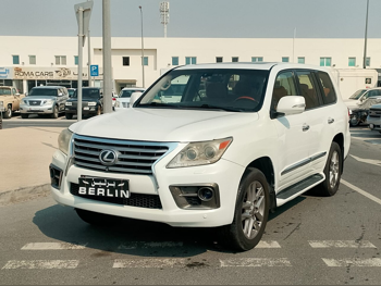 Lexus  LX  570  2013  Automatic  383,000 Km  8 Cylinder  Four Wheel Drive (4WD)  SUV  White