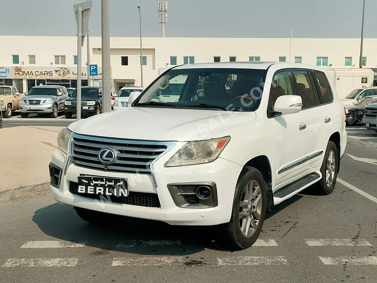 Lexus  LX  570  2013  Automatic  383,000 Km  8 Cylinder  Four Wheel Drive (4WD)  SUV  White