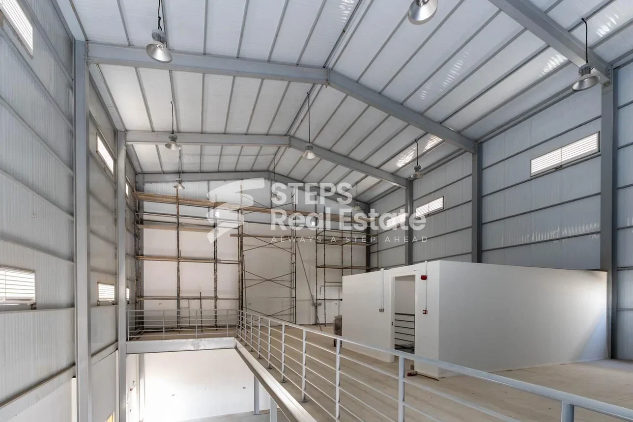 Warehouses & Stores - Al Wakrah  - Wadi Aba Seleel  -Area Size: 1000 Square Meter
