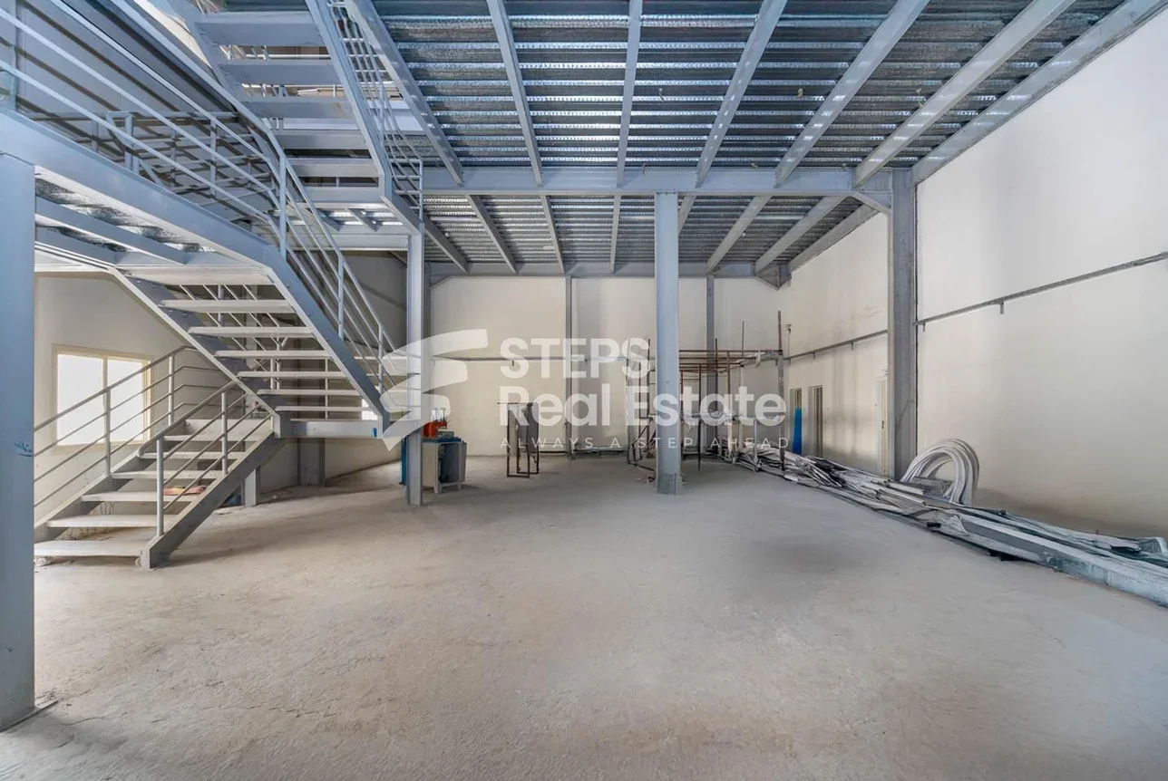 Warehouses & Stores - Al Wakrah  - Wadi Aba Seleel