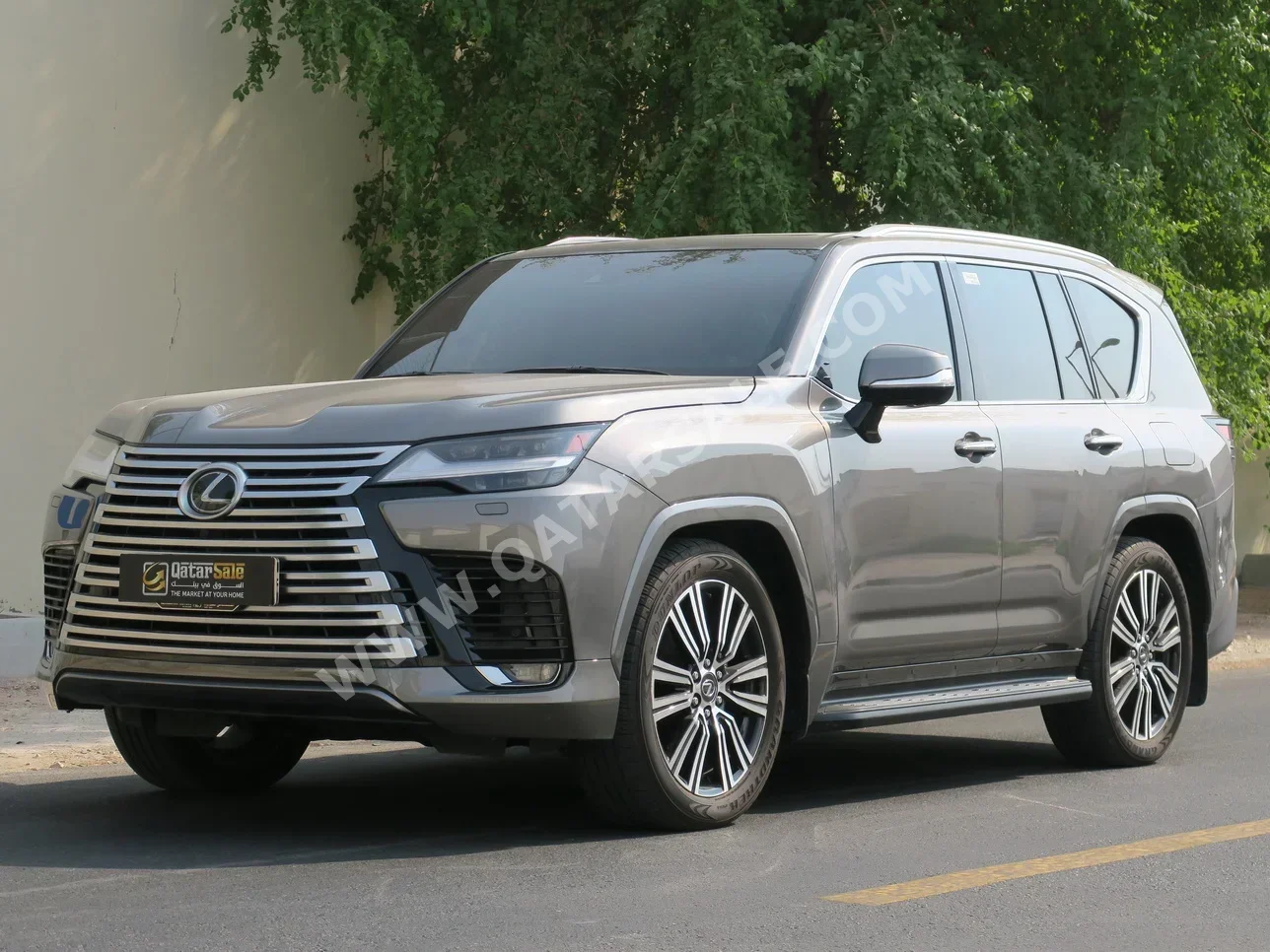 Lexus  LX  600 Luxury  2024  Automatic  11,000 Km  6 Cylinder  Four Wheel Drive (4WD)  SUV  Gray  With Warranty