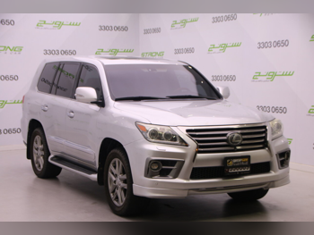 لكزس ال اكس 570 اس 2014 اوتوماتيك 350,000 كم 8 سلندر دفع رباعي اس يو في فضي