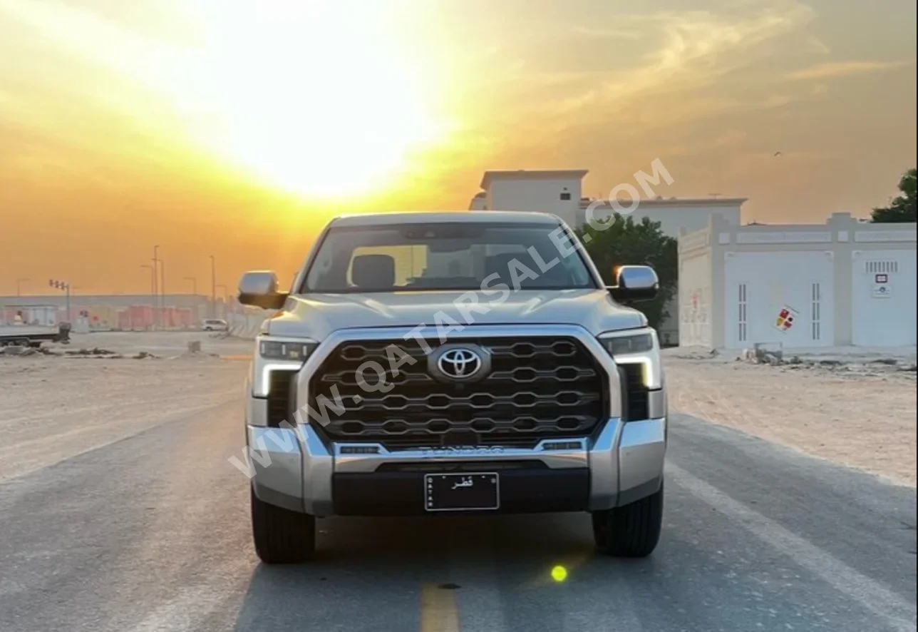 تويوتا  تندرا  لمتيد  2023  اوتوماتيك  47,000 كم  6 سلندر  دفع رباعي  بيكب  رمادي