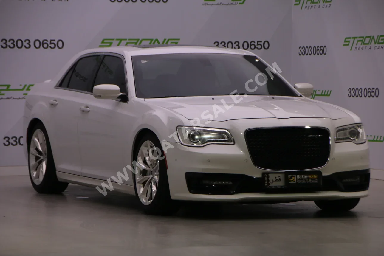 كرايسلر  300C  اس ار تي  2016  اوتوماتيك  62,000 كم  8 سلندر  دفع خلفي  سيدان  أبيض