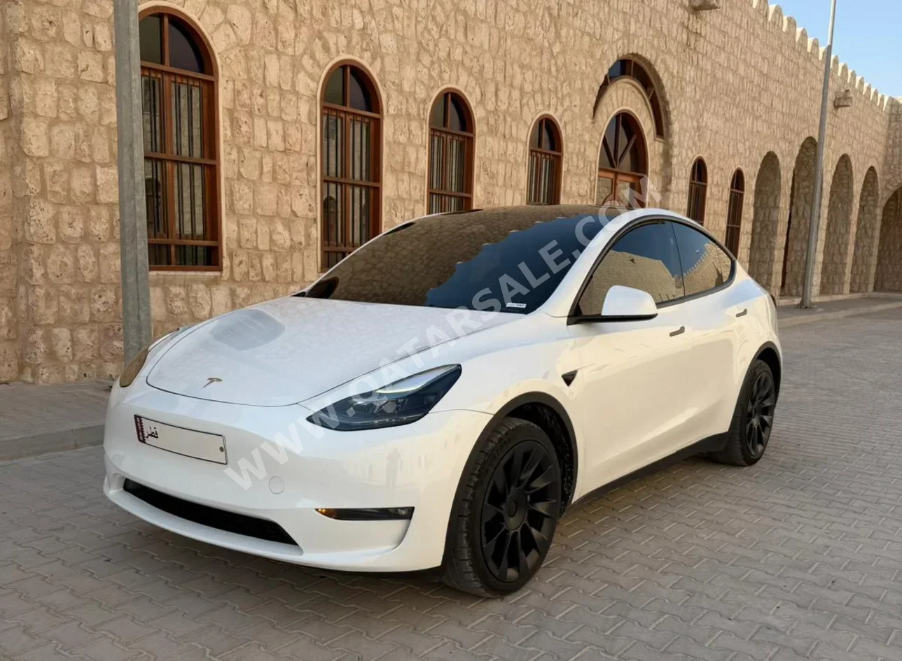 تسلا  واي  2024  اوتوماتيك  2,000 كم  0 سلندر  دفع كلي مستمر  اس يو في  أبيض