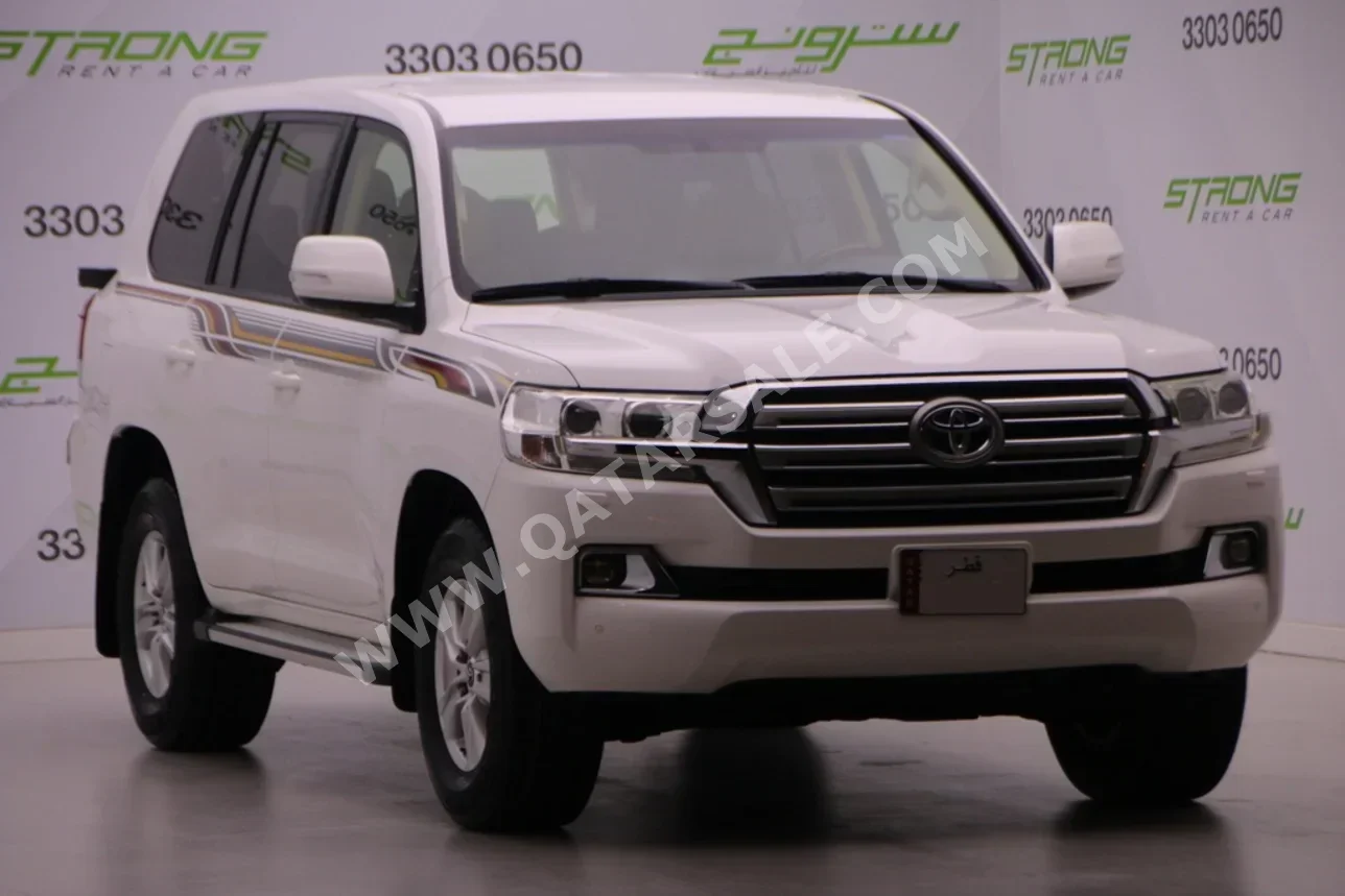 تويوتا  لاند كروزر  جي اكس ار  2017  اوتوماتيك  59,000 كم  6 سلندر  دفع رباعي  اس يو في  أبيض