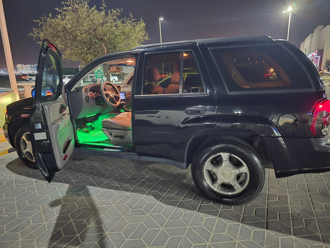 شفروليه تريل بليزر ال اس 2008 اوتوماتيك 287,500 كم 6 سلندر دفع خلفي اس يو في أسود