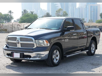 دودج  رام  1500  2016  اوتوماتيك  246,500 كم  8 سلندر  دفع رباعي  بيكب  رمادي