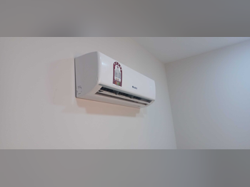 مكيفات الهواء جريي  يشمل التحكم عن بعد  ضمان  مع التسليم  مع التركيب