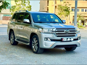 تويوتا  لاند كروزر  في اكس أس  2017  اوتوماتيك  73,000 كم  8 سلندر  دفع رباعي  اس يو في  فضي