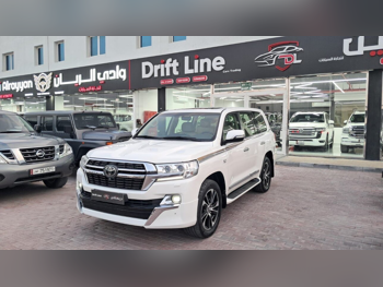 Toyota  Land Cruiser  VXR  2020  Automatic  272,000 Km  8 Cylinder  Four Wheel Drive (4WD)  SUV  White