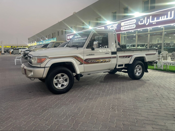 Toyota  Land Cruiser  LX  2020  Manual  158,000 Km  6 Cylinder  Four Wheel Drive (4WD)  Pick Up  White