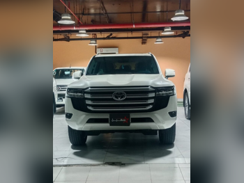 Toyota  Land Cruiser  GXR  2024  Automatic  15,000 Km  6 Cylinder  Four Wheel Drive (4WD)  SUV  White  With Warranty