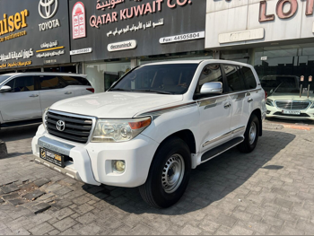 تويوتا  لاند كروزر  جي اكس ار  2015  اوتوماتيك  400,000 كم  8 سلندر  دفع رباعي  اس يو في  أبيض