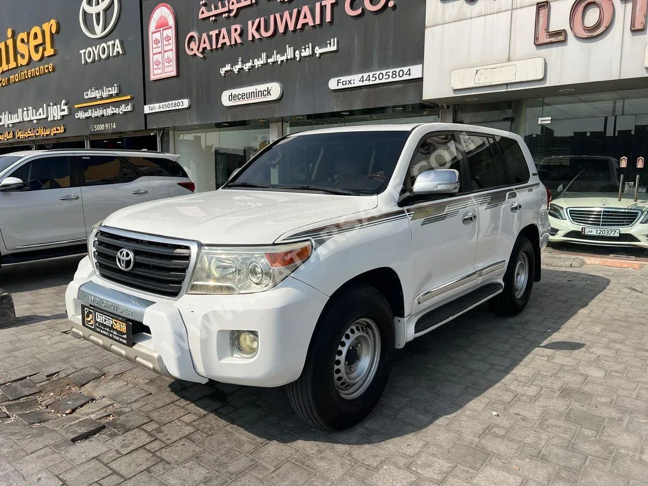 Toyota  Land Cruiser  GXR  2015  Automatic  400,000 Km  8 Cylinder  Four Wheel Drive (4WD)  SUV  White