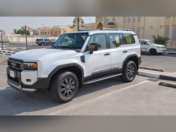 تويوتا  برادو  2025  اوتوماتيك  250 كم  4 سلندر  دفع رباعي  اس يو في  أبيض  تحت الضمان