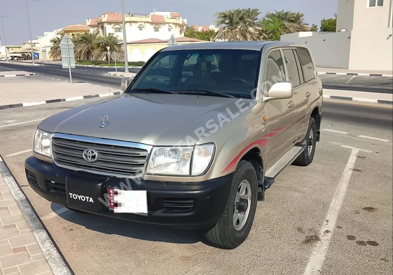Toyota  Land Cruiser  GX  2005  Automatic  460,000 Km  6 Cylinder  Four Wheel Drive (4WD)  SUV  Gold