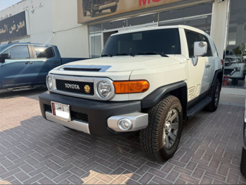 تويوتا إف جي كروزر تي ار دي 2022 اوتوماتيك 73,000 كم 6 سلندر دفع رباعي اس يو في أبيض