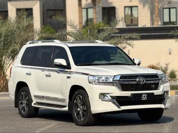 Toyota  Land Cruiser  GXR  2015  Automatic  38,000 Km  6 Cylinder  Four Wheel Drive (4WD)  SUV  White