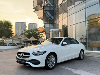 مرسيدس - بنز سي - كلاس 200 2024 اوتوماتيك 0 كم 4 سلندر دفع رباعي سيدان أبيض تحت الضمان