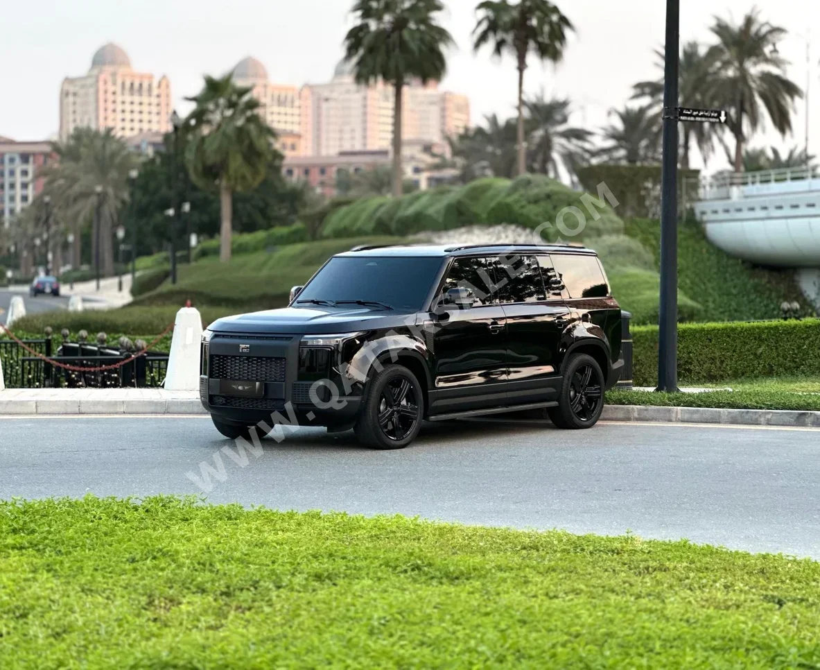 Rox Motor  Jishi  01 VIP  2025  Automatic  15,000 Km  4 Cylinder  Four Wheel Drive (4WD)  SUV  Black  With Warranty