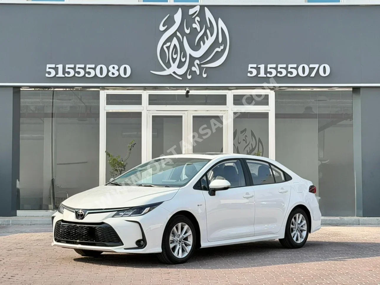 Toyota  Corolla  Hybrid  2025  Automatic  0 Km  4 Cylinder  Front Wheel Drive (FWD)  Sedan  White  With Warranty