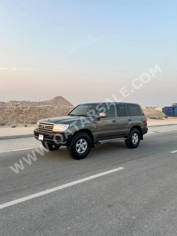 Toyota  Land Cruiser  GX  2004  Manual  325,000 Km  6 Cylinder  Four Wheel Drive (4WD)  SUV  Gray