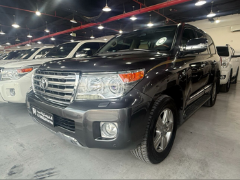 تويوتا  لاند كروزر  في اكس ار  2013  اوتوماتيك  286,000 كم  8 سلندر  دفع رباعي  اس يو في  رمادي