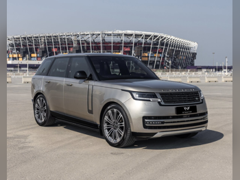 لاند روفر  رنج روفر  اتش اس اي  2022  اوتوماتيك  33,000 كم  8 سلندر  دفع رباعي  اس يو في  ذهبي  تحت الضمان