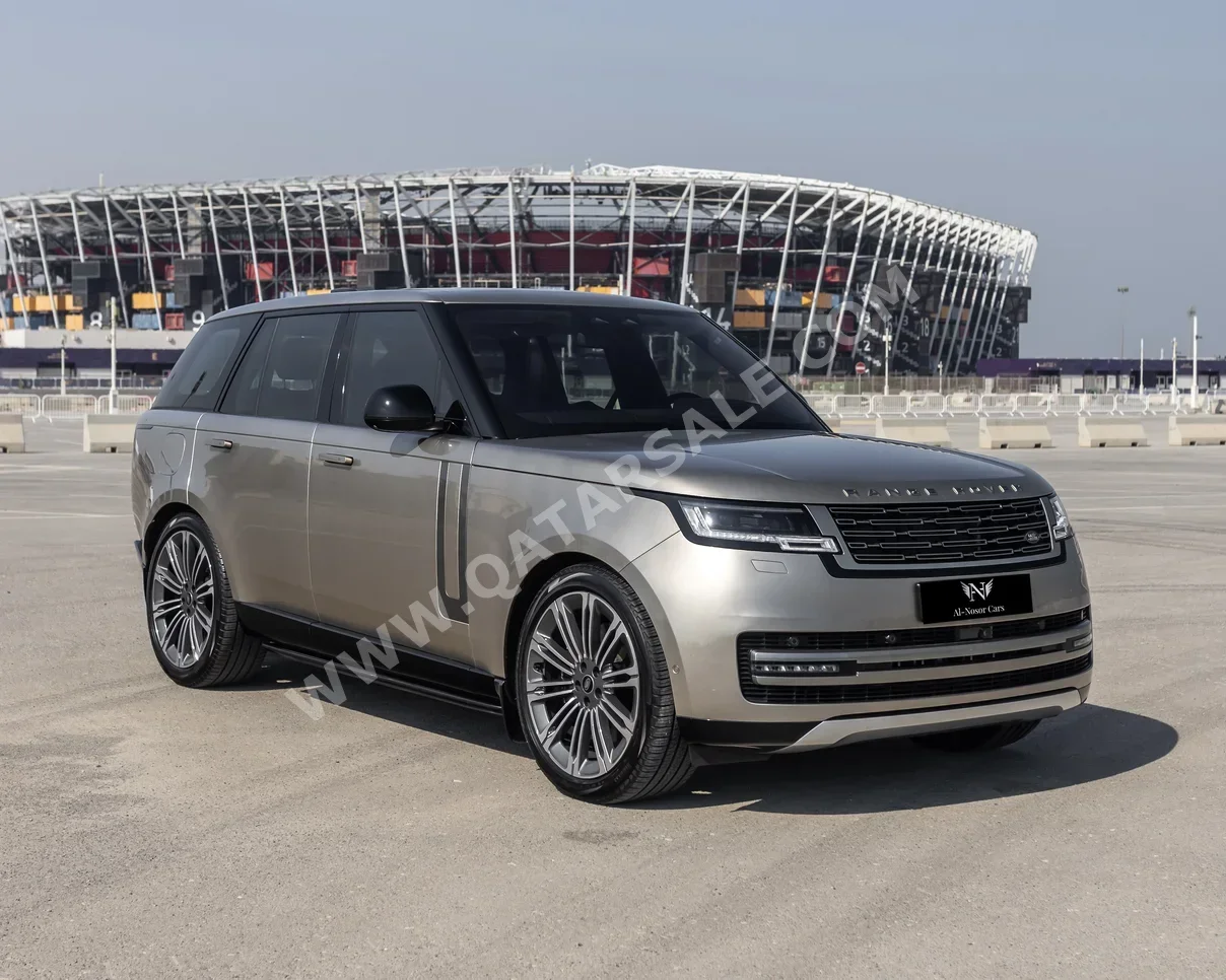 لاند روفر رنج روفر اتش اس اي 2022 اوتوماتيك 33,000 كم 8 سلندر دفع رباعي اس يو في ذهبي تحت الضمان