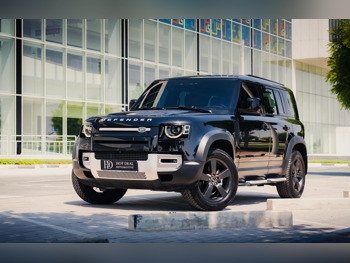 لاند روفر ديفيندر 110 2023 اوتوماتيك 49,000 كم 4 سلندر دفع رباعي اس يو في أسود تحت الضمان