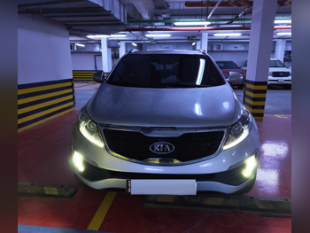 Kia  Sportage  2.0 EX  2013  Automatic  184,000 Km  4 Cylinder  Four Wheel Drive (4WD)  SUV  Silver