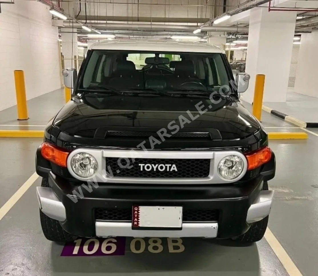 Toyota  FJ Cruiser  2014  Automatic  165,400 Km  6 Cylinder  Four Wheel Drive (4WD)  Classic  Black