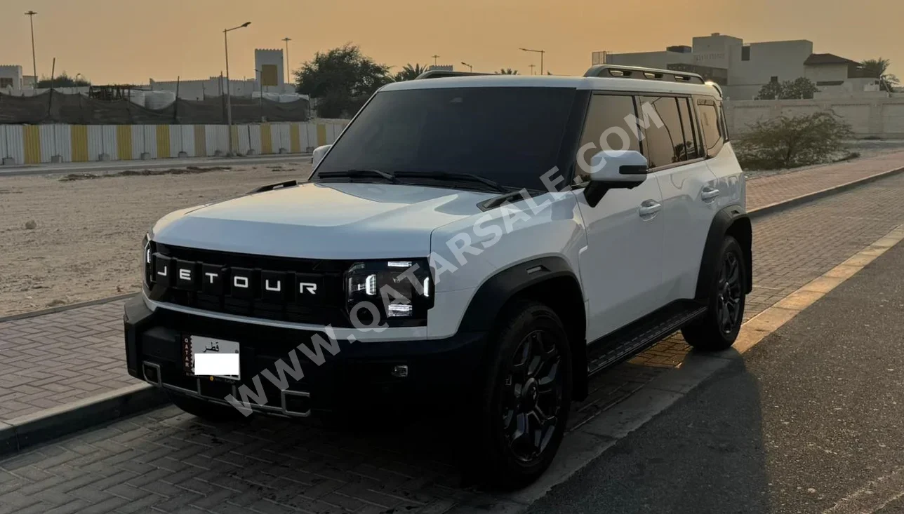 Jetour  T2  Luxury  2025  Automatic  12,000 Km  4 Cylinder  Four Wheel Drive (4WD)  SUV  White  With Warranty