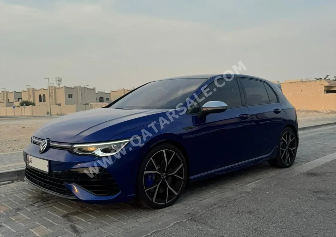 فوكس واغن غولف R 2023 اوتوماتيك 22,000 كم 4 سلندر دفع خلفي هاتشباك ازرق تحت الضمان