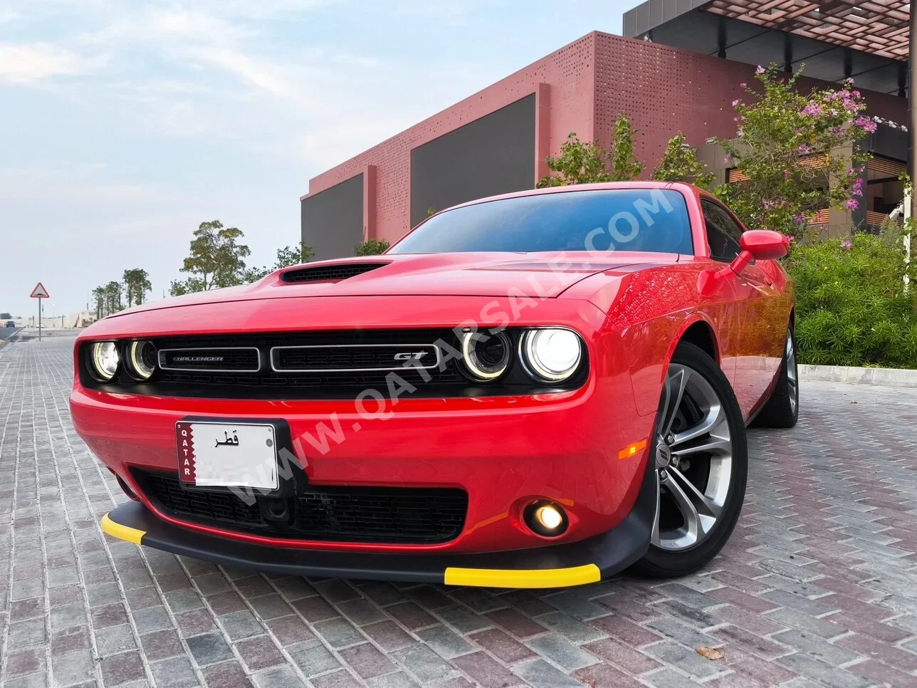 دودج تشالنجر جي تي 2021 اوتوماتيك 56,000 كم 6 سلندر دفع خلفي كوبيه \ سبورت أحمر