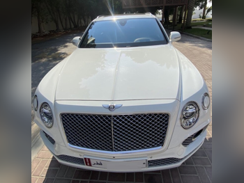 Bentley  Bentayga  First Edition  2020  Automatic  34,000 Km  8 Cylinder  Four Wheel Drive (4WD)  SUV  Pearl  With Warranty
