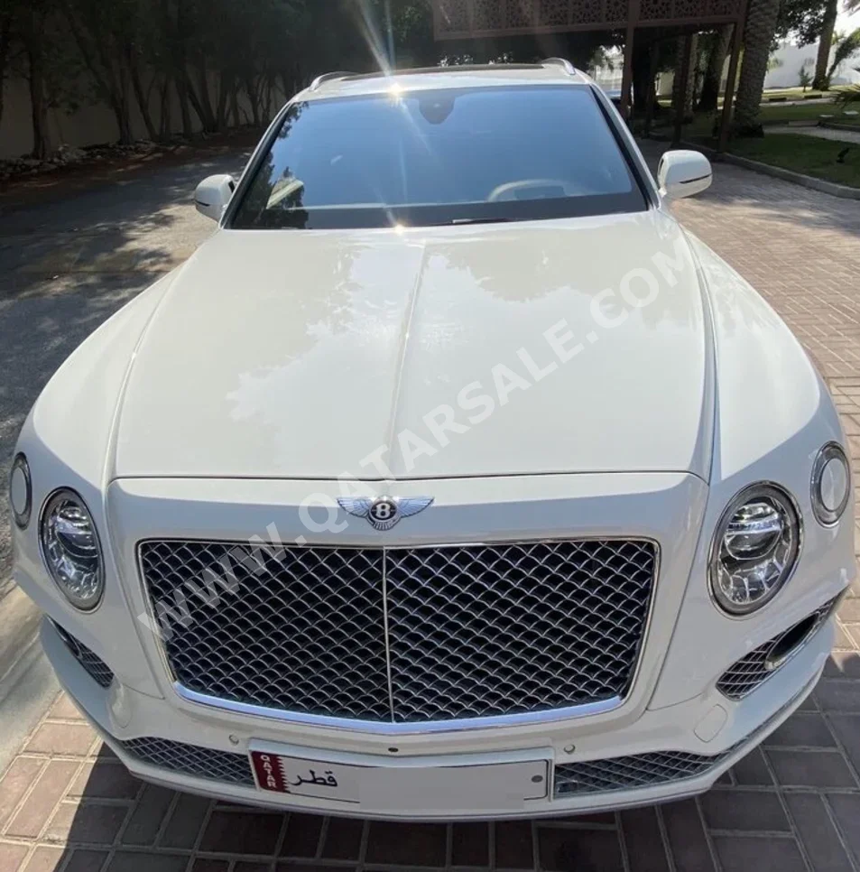Bentley  Bentayga  First Edition  2020  Automatic  34,000 Km  8 Cylinder  Four Wheel Drive (4WD)  SUV  Pearl  With Warranty