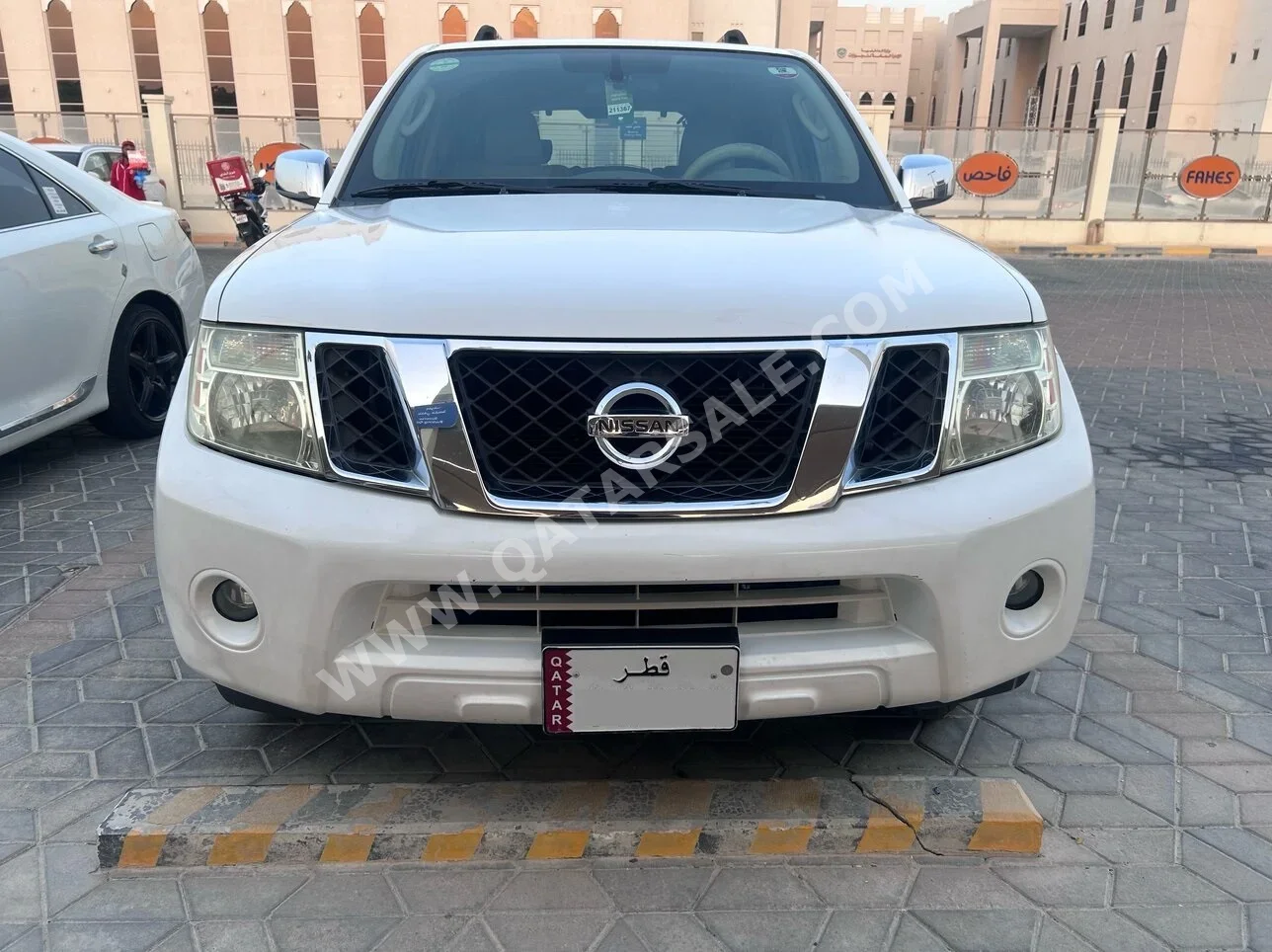 Nissan  Pathfinder  SE  2010  Automatic  202,777 Km  6 Cylinder  SUV  White