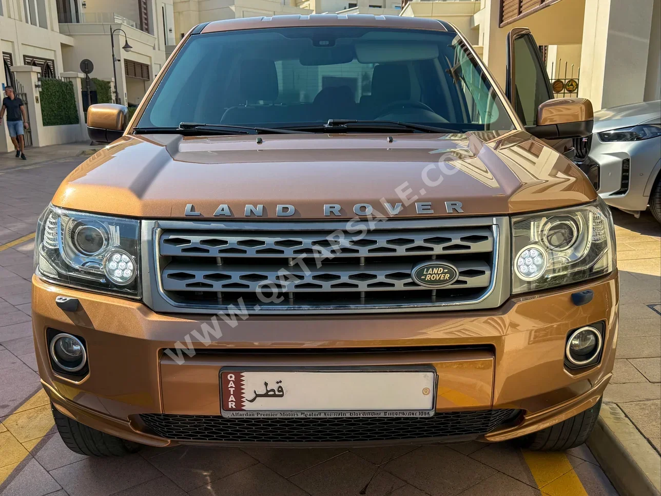Land Rover  LR2  SE  2014  Automatic  99,500 Km  4 Cylinder  Four Wheel Drive (4WD)  SUV  Brown