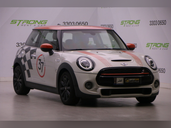 ميني  كوبر  اس  2021  اوتوماتيك  103,000 كم  4 سلندر  سحب امامي  هاتشباك  فضي