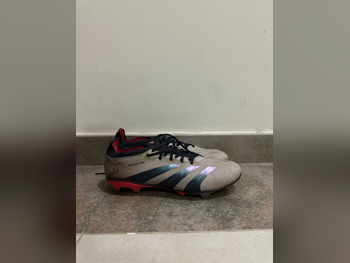 أحذية رياضية اديداس \  كرة القدم  رجالي  قياس 46
